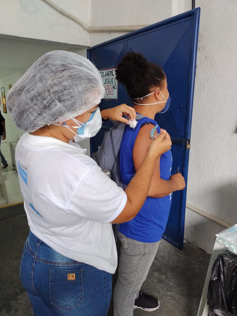 Vacinação ao público em situação de rua teve início nesta terça (29) em Salvador.