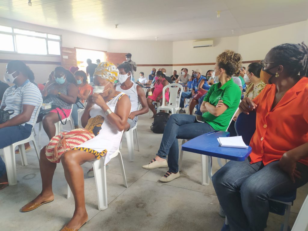 A coordenadora Eva Rodrigues (de verde) e a ouvidora adjunta, Zenilda Natividade (de laranja), representaram a DPE/BA na atividade