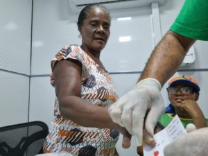 Maria e Suze foram à Unidade Móvel realizar exame de DNA para investigação de maternidade | Foto: Tunísia Cores - Ascom DPE/BA