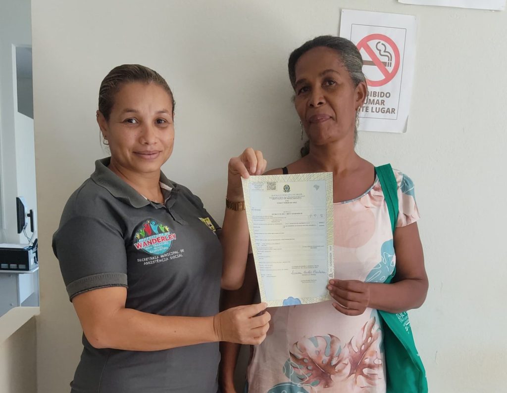 Retrô 2024 – Mulher “renasce” ao conseguir sua primeira certidão de nascimento aos 51 anos