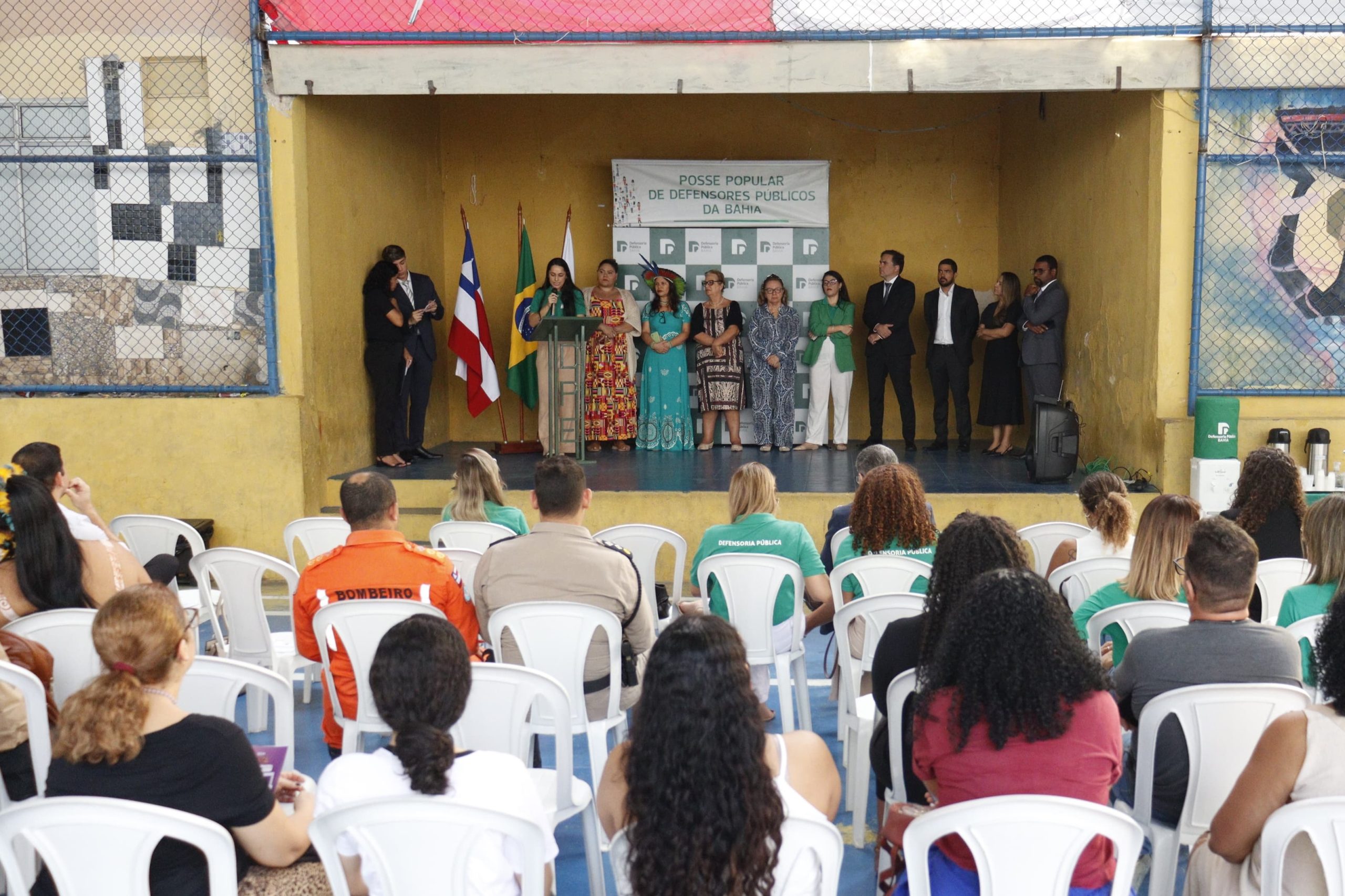 Atendimento às mulheres do Calabar marca posse popular de novas defensoras