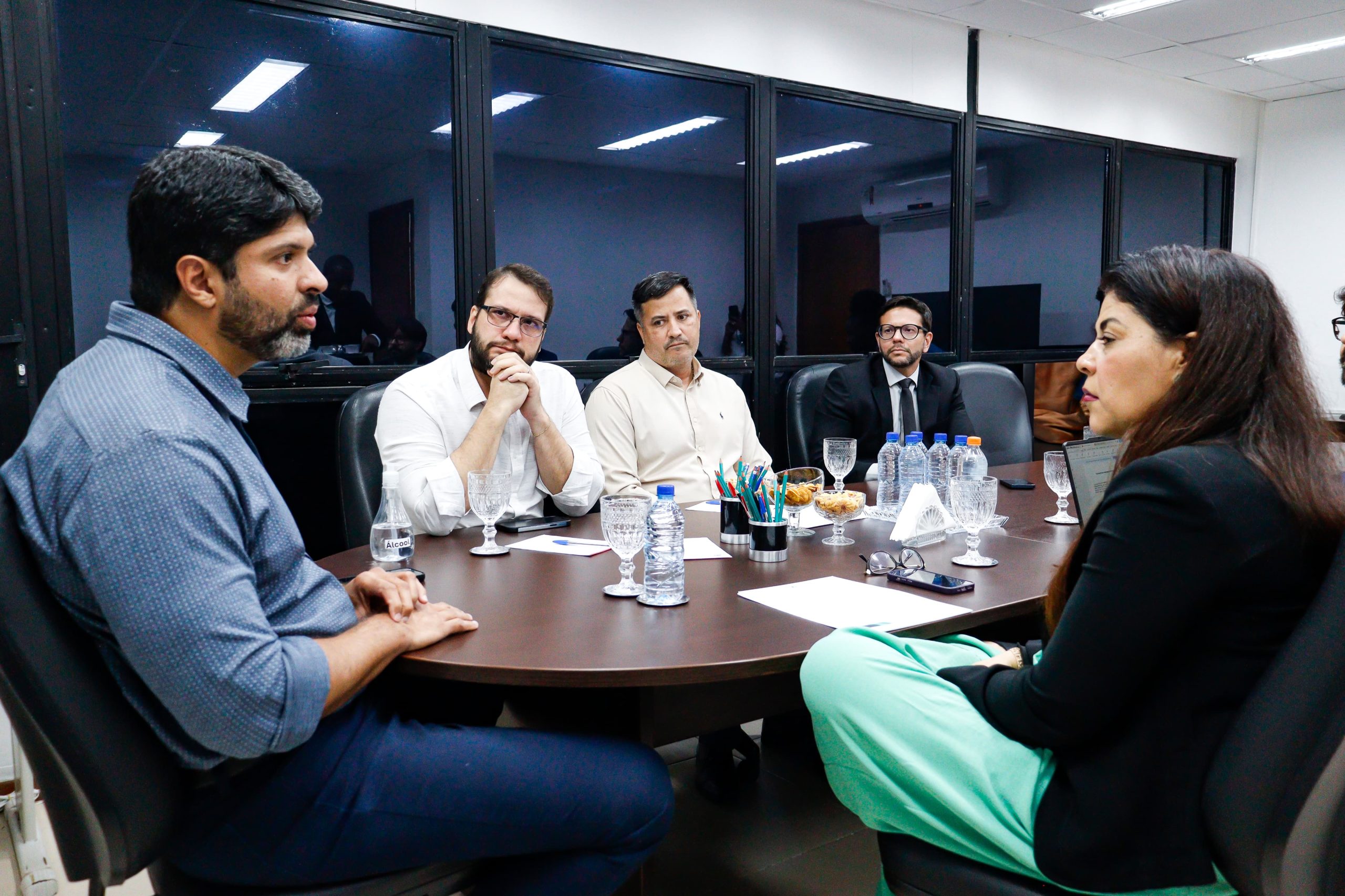Representantes da Defensoria e da Secretaria de Administração Penitenciária se reúnem para discutir o sistema prisional