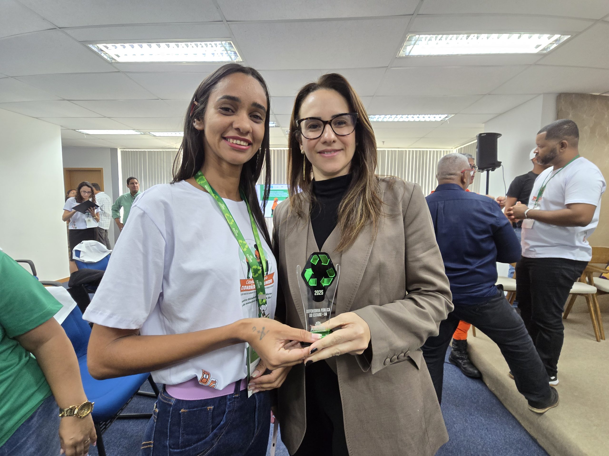 Defensoria é homenageada no 2º Encontro Estadual dos Catadores e Catadoras de Materiais Recicláveis da Bahia