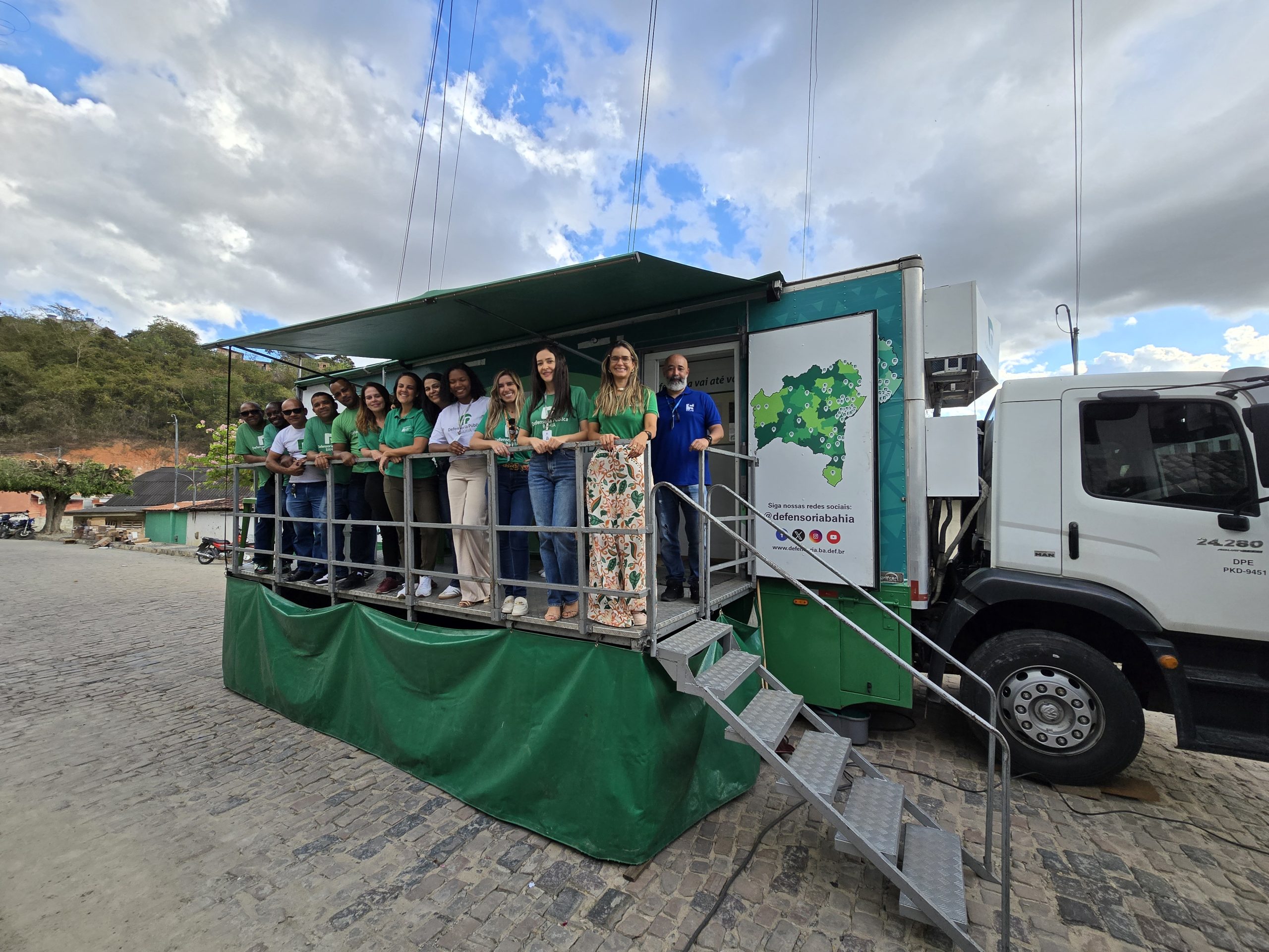 Defensoria promove educação em direitos para idosos(as) de Mundo Novo com presença da Unidade Móvel