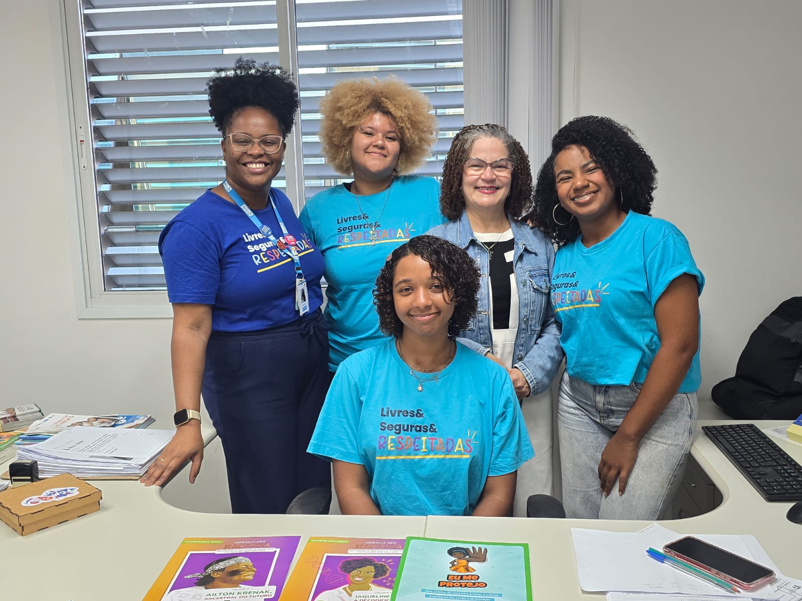 Adolescentes do projeto “Meninas Ocupam” conhecem o trabalho da Dedica
